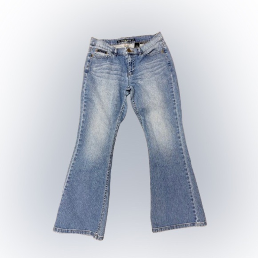 DKNY Jeans in the "Greenwich"style, size 8R.